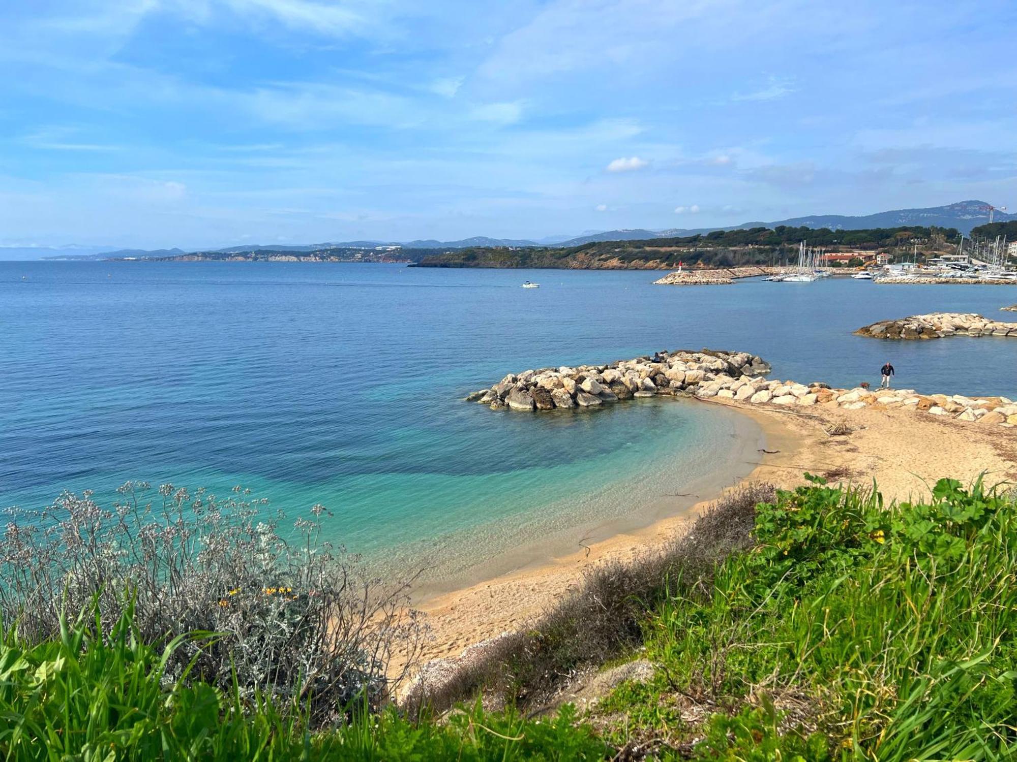 Apartment Neuf, Terrasse Privee, A Pieds Six-Fours-les-Plages